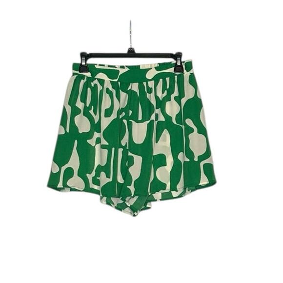 Fashion Nova green white print shorts size Medium - Picture 6 of 9